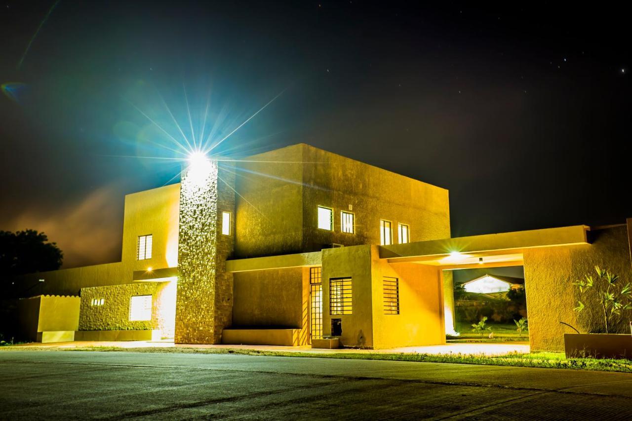San José de Chiquitos El Suto Apart Hotel מראה חיצוני תמונה